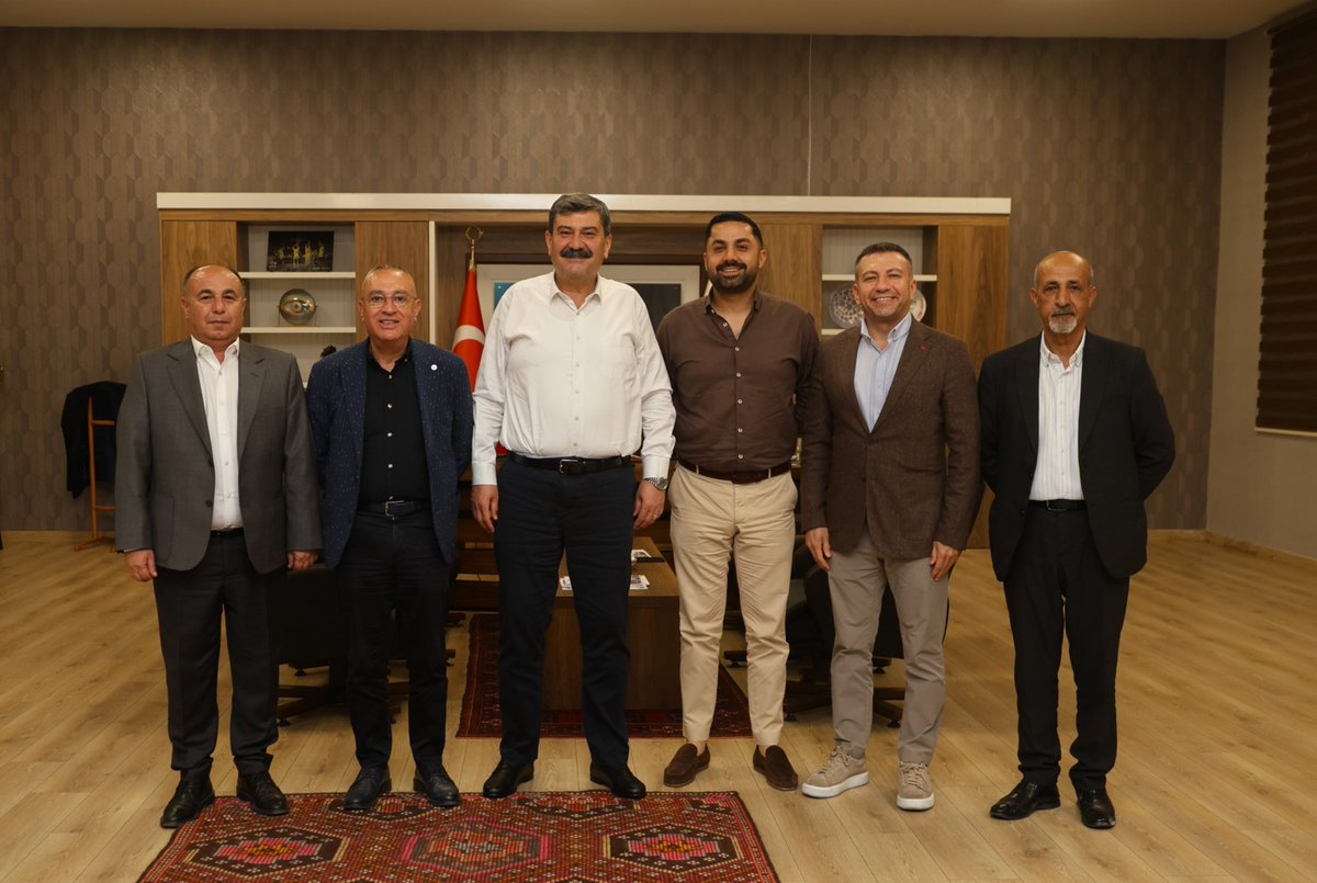 Toroslarbld's tweet photo. DİSK Mersin Şube Başkanı Kemal Göksoy ve yönetim kurulu üyeleri, Belediye Başkanımız Abdurrahman Yıldız’ı makamında ziyaret etti. Görüşmede, emek ve dayanışmanın simgesi olan 1 Mayıs kapsamında düzenlenecek yürüyüşe ilişkin değerlendirmelerde bulunulurken, belediyemiz de yürüyüşe davet edildi.
