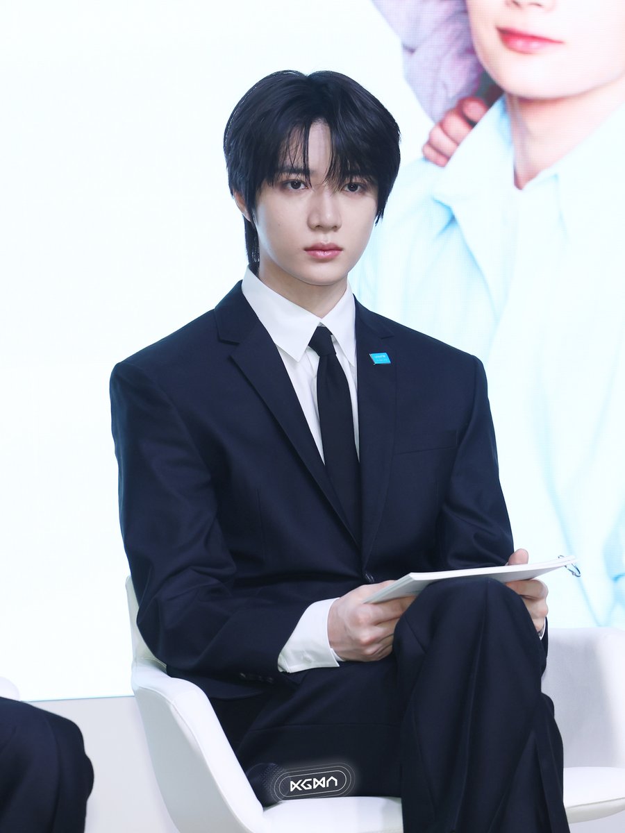 ilgansports's tweet photo. 수트핏만큼 완벽한 선행, TXT(@txt_bighit)가 그린 미래 💙

🎥https://t.co/oNN9poAlkc

#TOMORROW_X_TOGETHER #TXT
#투바투 #투모로우바이투게더 #유니세프 #unicef
#SOOBIN #YEONJUN #BEOMGYU #TAEHYUN #HUENINGKA https://t.co/XqdnXYTzTu