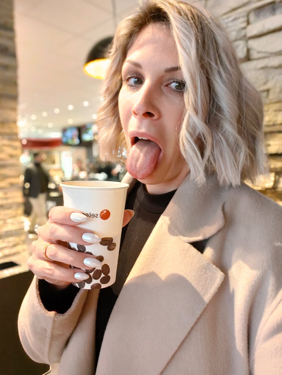 FK2FrenchMILF tweet media