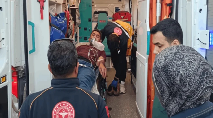 sonkaleizmir's tweet image. Komşu kavgasında kan aktı: 1'i ağır, 4 yaralı 

sonkaleizmir.com/haber/Komsu-ka… 

#adıyaman #komşu #kavgasında #kan #aktı
