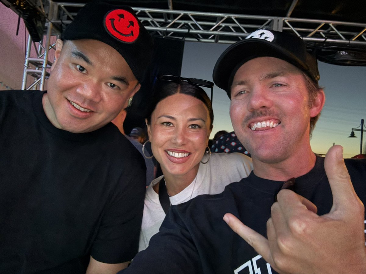 RadicalRP's tweet photo. Good times at @ReggaeRiseUp AZ. Stoked to see #twin_fin_music at their first major fest and catch up with OGs. Thank you Rian &amp; Von for the hospitality. Second year at Reggae Rise Up AZ and coming back for sure. Be safe, see you at the next one! #Aloha 🌴🎸🤙🏽 https://t.co/jLPwWRrtLd