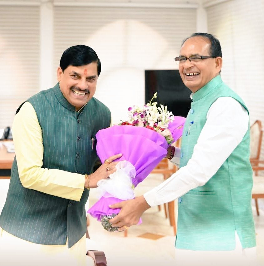 मोहन और शिवराज ऐसे खुश हो रहे हैं जैसे मध्य प्रदेश को कर्जा मुक्त बनाकर #जनसेवा_मित्रों को नौकरी देकर उनके सपने को पूरा कर डाला हो! 

मध्य प्रदेश पर जितना कर्जा है उतना इन दोनों पर होता तो इतनी हँसी निकल पाती कभी!
#MadhyaPradesh #MohanYadav #ShivrajSinghChouhan