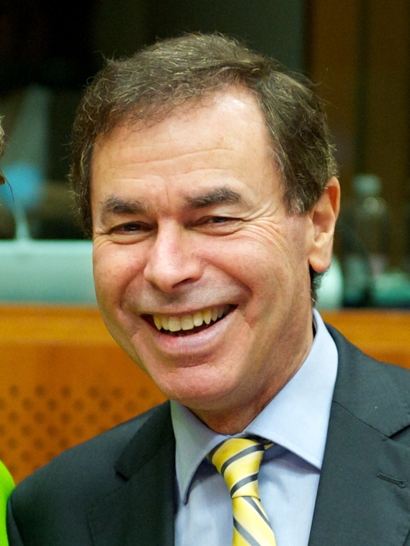 ✡️🇮🇱🕎🇮🇪✝️The jews in Ireland are 0.05% of the population—about 5 jews out of every 10,000 people. There are virtually no jews in Ireland.

Yet this Anglo‑sounding 𝙟𝙚𝙬𝙞𝙨𝙝 fellow, Alan Shatter, was Ireland’s Minister for Justice and Equality and Minister of Defense.  That is