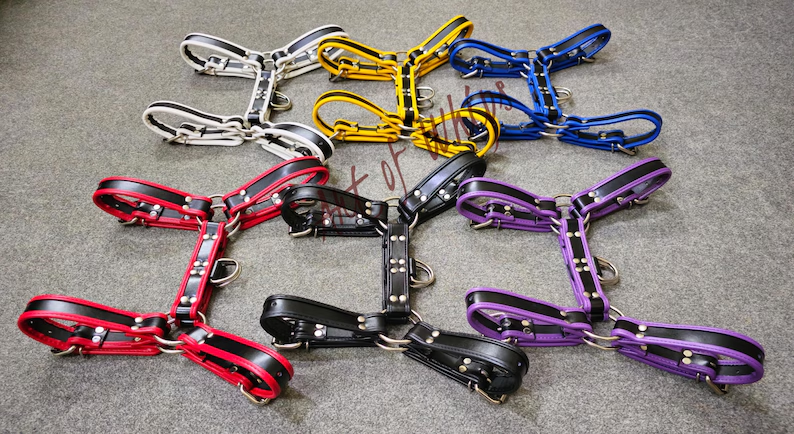 art_whips's tweet image. Turn heads without saying a word.
Handmade leather bulldog harness with adjustable straps and bold color options — built for style, fit, and presence.
Shop now 👇
 artofwhips.etsy.com/uk/listing/181…

#MensStyle #LeatherFashion #ClubwearLook #HandmadeStyle #BoldOutfit #EtsyUK