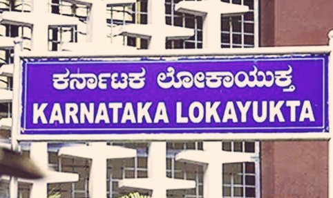 path2shah's tweet image. Lokayukta Traps Senior KAS Officer in ₹30 Lakh Bribery Case in Bengaluru

Bengaluru

Bengaluru #Lokayukta officials laid a successful trap exposing a major bribery case involving a senior KAS officer. The case, registered  under Sections 7(a) and 7A of the Prevention of