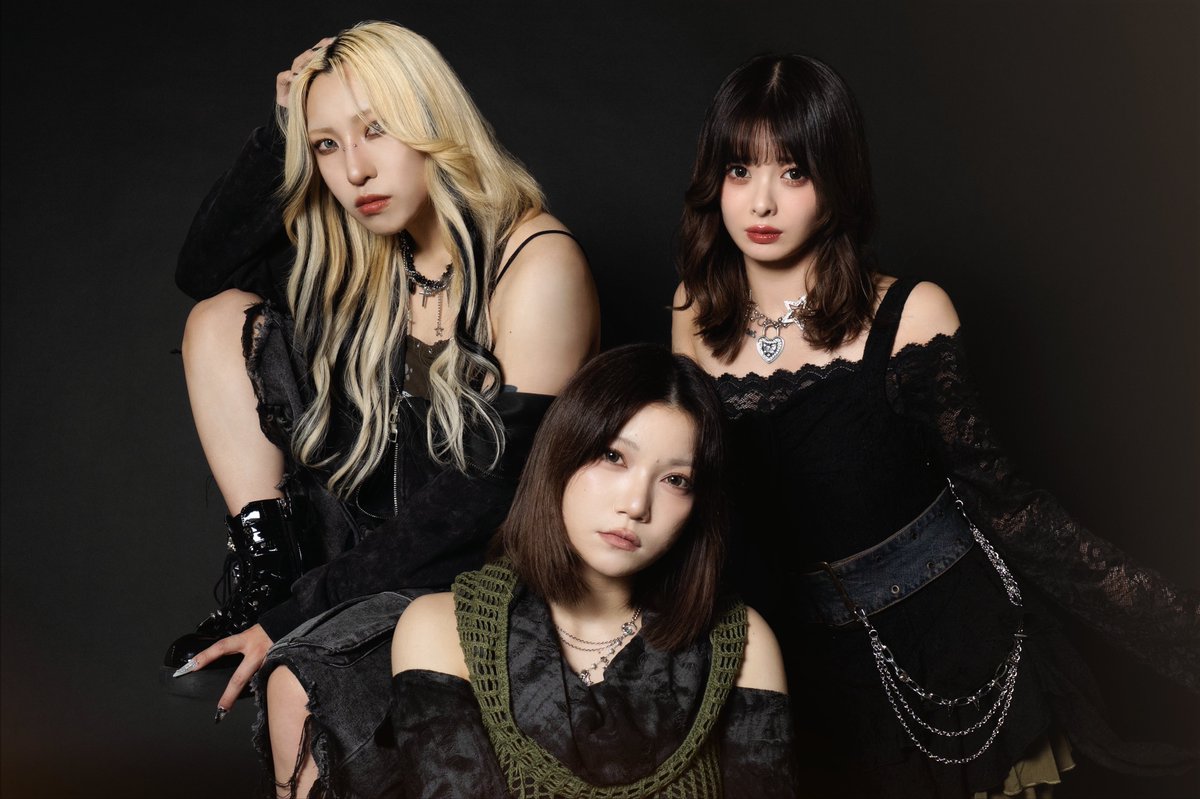 9DayzGCT's tweet photo. 【ALT VISUAL 解禁】

バンド対バン / 深夜公演へ向けた
新衣装・新アーティスト写真公開。

Another Side of 9DayzGlitchClubTokyo.

@9Dayz_MIRUSATO 
@9dayz_UDON 
@9dayz_SHINOBU https://t.co/JkGLtAXH0y