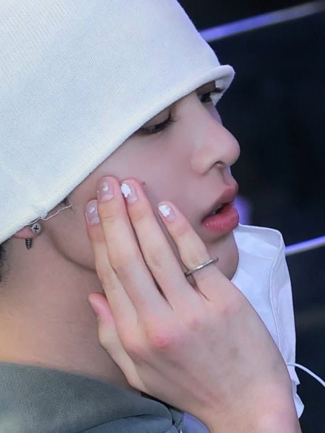 apple ࣪ 𓈒 ⭒ tweet media