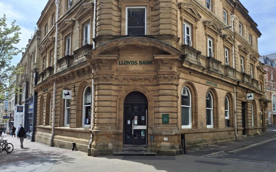 Bournemouthecho's tweet image. 4⃣ Customers have reacted to Lloyds Bank closing its #Bournemouth branch bournemouthecho.co.uk/news/26045179.…