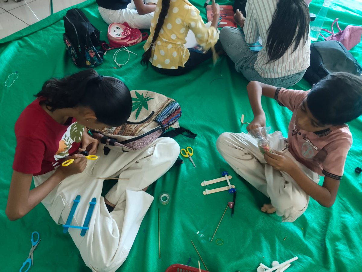 drkalamcsckheda's tweet image. Innovation at #SummerCamp 🚀✨
At @drkalamcsckheda, students explored creativity in a fun #CreativeLearningWorkshop!

From ideas to creations, their imagination truly shined. 🧠🎨

#CreativeLearning #FutureInnovators #LearningByDoing