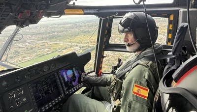 Infodefensa's tweet photo. 🔴#Fotogalería | 📸 El #Rey visita la base naval de Rota, el USS Nimitz cruza el Estrecho de Magallanes y arranca el ejercicio #EspMinex: el día en fotos 👉🏼 https://t.co/Mnj8pr8lG8 🛡️ https://t.co/Ju9ui0GJ2n