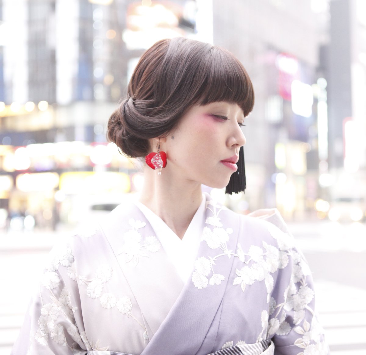 MonmaRui's tweet photo. アルバム「夢の浮橋」が配信開始となりました。

『源氏物語』の和歌の世界に通じる感覚を背景にしながら、静けさだけでなく、ときに激しく、ときに遊び心のあるアレンジも含んだ作品です。

ホール録音ならではの空間感をぜひお聴きください。
https://t.co/porQbdGaPc
#RuiMonma #夢の浮橋 #配信開始 https://t.co/0LSQ2P0NxW