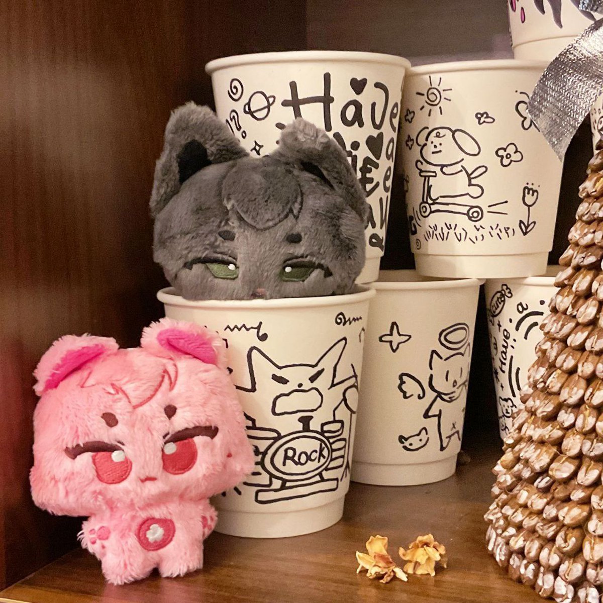 miminaamoshi's tweet photo. hello.. i think i lost this bmby 😖 kalau ada sesiapa teramik from hambam event last year… pls hmu 😭 sorry weh lmbt sgt tanyanya tapi bmby ni  hilang nk nangis 😭 dahla mmg doll ni must buy in pair 😭

it’s not like the dolls where all member ver is available.. SAYA MERAYU https://t.co/OUroqQZEx6