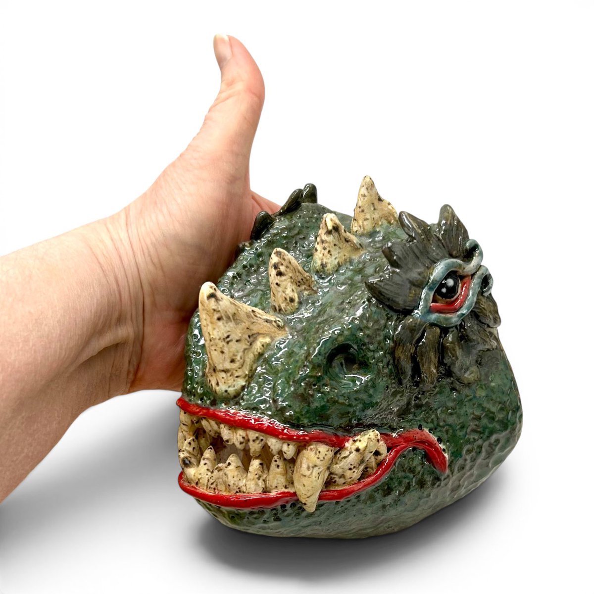 ZenCatPottery's tweet photo. Dragon Mask Wall Art https://t.co/Dqh5JAY3qS
#DragonArt #WallArt #CeramicArt #DragonLover #HandmadeCeramics #HandmadePottery #DragonDecor https://t.co/H2xGMUlY69