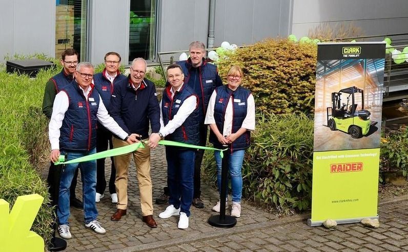 Logisticsinnov1's tweet image. Vis-à-vis in Duisburg:
Direkt vis-à-vis seiner Europazentrale feiert #Clark mit der offiziellen Einweihung seiner  Räumlichkeiten im Businesspark Asterlagen den Ausbau seines Direktvertriebs in Duisburg. Die  «Nied...
Weiterlesen:
In 8 Sprachen verfügbar: 
logisticsinnovation.org/logistik1/stap…