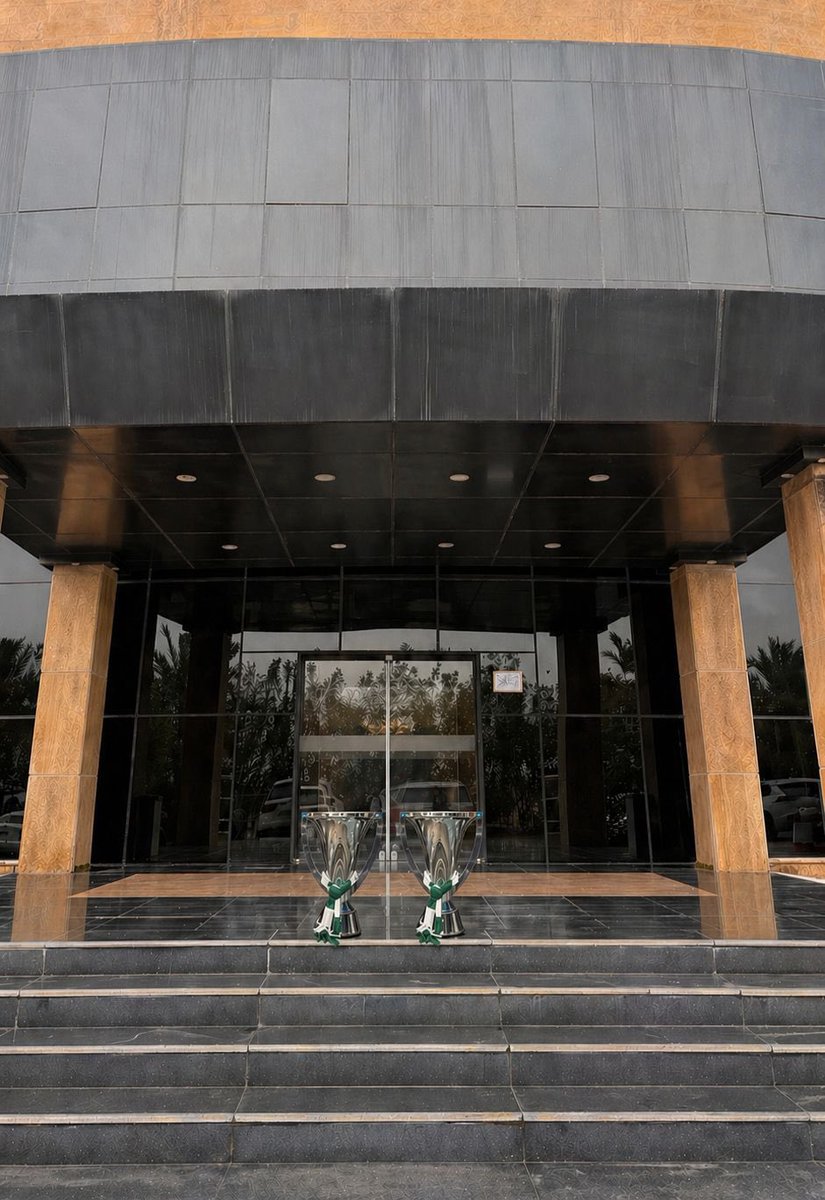 المدرج الأول tweet media