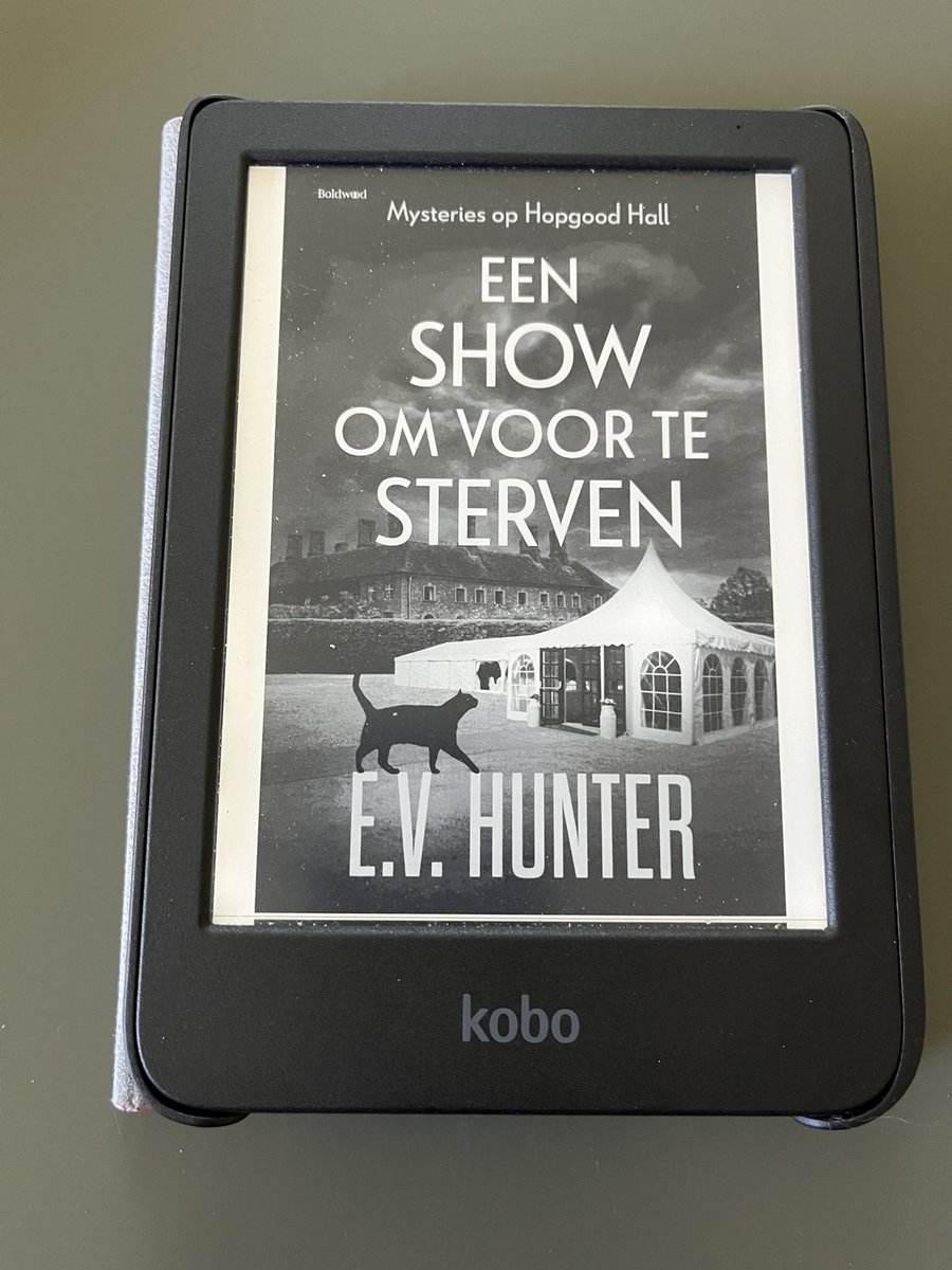 DanielleKertzma's tweet image. Een show om voor te sterven van E.V. Hunter gelezen.
Tweede deel van de cosy crime-serie: Mysteries op Hopgood Hall.
Een onderhoudend verhaal met leuke personages. Leest erg prettig. Met veel plezier gelezen. 
22/52 #Boekperweek #CosyCrime