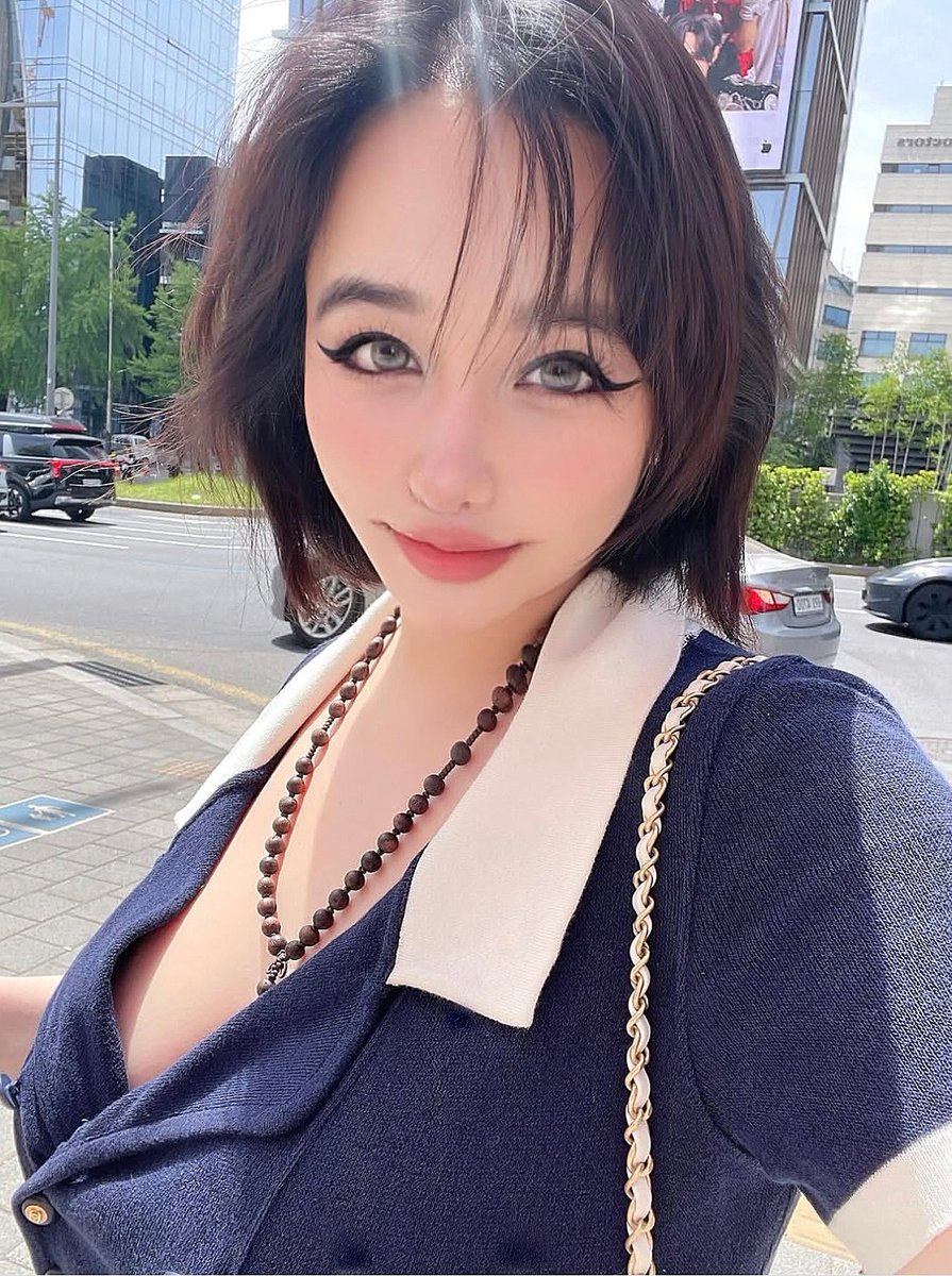 ParkBomBuzz's tweet photo. Park Bom stuns on Instagram 💕

📸 newharoobompark

#PARKBOM #박봄 https://t.co/S1sRNf9iIo
