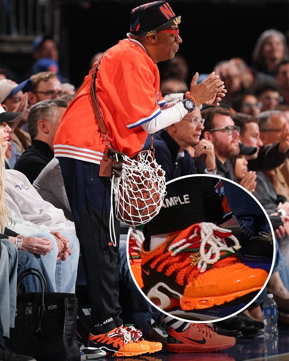 snkrfrkrmag's tweet photo. Spike Lee reps the latest Homecoming x Nike Air Max Plus 'Safety Orange' at MSG as @nyknicks secure the dub 🏀 https://t.co/lS9ymrZytD