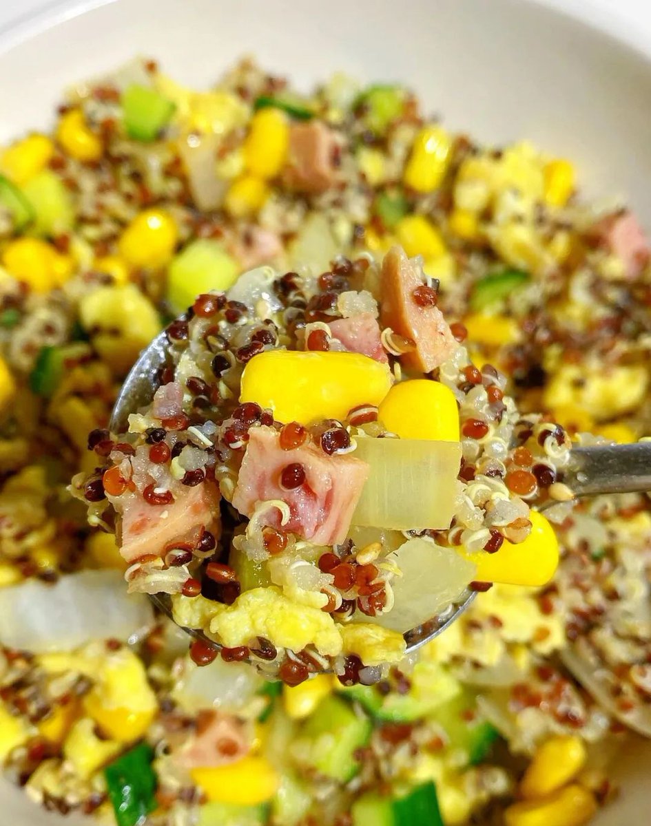 swex_2's tweet image. Swap 1 heavy meal for this colorful, protein-packed bowl! Grilled chicken, quinoa, roasted veggies + avocado = 30g protein, 5g fiber, 300kcal. Fuel your day, stay full, shed fat.  #FatLossMeal #HealthyEating
