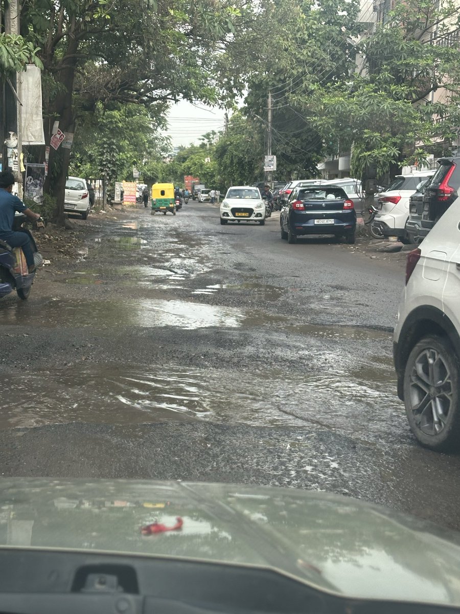 rahulsharmads's tweet photo. @MunCorpGurugram @OfficialGMDA विकसित भारत…..ये सेक्टर 46, #Gurugram है और यहा ट्रिपल इंजन की गवर्मेंट ने विकास की गंगा बहा दी है. कम से कम टैक्स पेयर्स और अपने कोर वोटर्स की तो बात सुनो! पूरी मेन सेक्टर रोड ही ग़ायब हो गई है। 

@gurgaon_live @Suhelseth @DC_Gurugram https://t.co/s7OS5Q5N8a