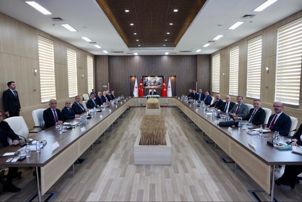 UHKonseyi's tweet photo. T.C. Tarım ve Orman Bakanı Sayın İbrahim Yumaklı riyasetinde gerçekleştirilen Ulusal Ürün Konseyleri Buluşmaları’na iştirak ederek; hububat piyasaları, sektör değerlendirmesi ve faaliyetlerimizi dile getirdik.
Sektörümüze pozitif yaklaşımlarında dolayı Sayın Bakanımıza ve kıymetli ekibine teşekkür ederiz.
@ibrahimyumakli @TCTarim @Bugemtr