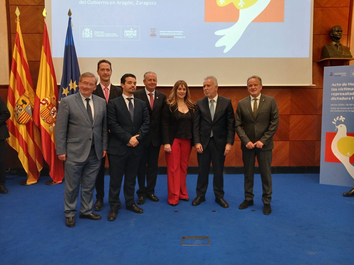 Darvilvil's tweet image. Día de reconocimiento y reparación a las víctimas de la dictadura y el franquismo. En #Zaragoza acompañando al Gobierno de España y el Ministro @avtorresp en los actos de memoria democrática. 

En #Aragón el @aragonpsoe siempre comprometido. Verdad, justicia y reparación.