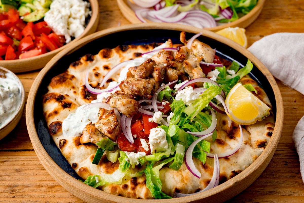KitchenSanc2ary's tweet image. Chicken Souvlaki wraps with juicy marinated chicken, crunchy salad and feta. Serve with my homemade tzatziki for a fresh Greek-style dinner.  You can cook these on a griddle, in the air fryer, under the grill, or on the BBQ.  kitchensanctuary.com/chicken-souvla…
#Foodie #springvibes #recipe