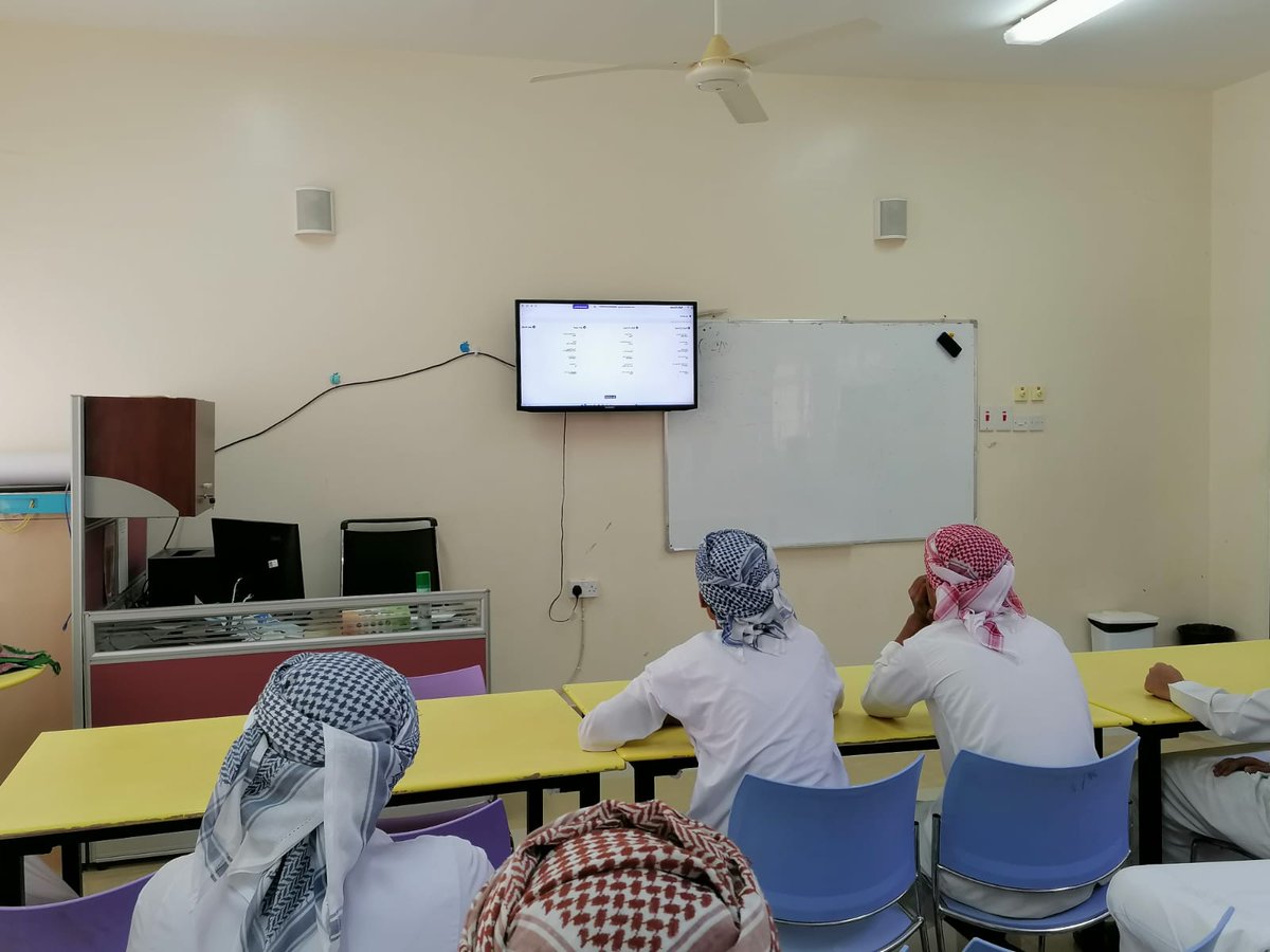 aws_bin's tweet photo. جانب من التوعيات التي يقوم بها أخصائي التوجيه المهني لتوعية طلبة الصف الثاني عشر بعملية التسجيل ببرنامج القبول الموحد.
#تعليمية_شمال_الشرقية 
#تعلم_مستدام https://t.co/6M9kFyKMf7