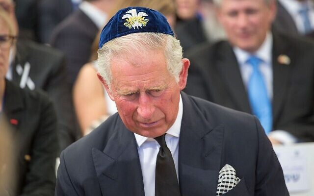 UnityNewsNet's tweet photo. 'King Charles' is passed off as a Christian.

'Counter-Jihad' types put out the lie he is a Muslim.

He isn't that either.

He, his children and his grandchildren are all circumcised in the jewish ✡️  tradition.

His was done by Jacob Snowman.

The 'King' is jewish. https://t.co/d0U86q39Fp