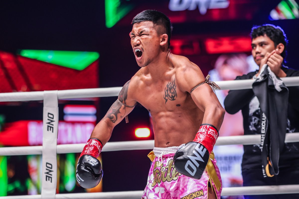 ONE Championship rozwija się w tak zawrotnym tempie, że ciężko podsumować wydarzenia tygodnia w jednym półgodzinnym magazynie.

Ale spróbujemy!

Premierowy odcinek ONE Championship Weekly o 19.30 na naszej antenie.