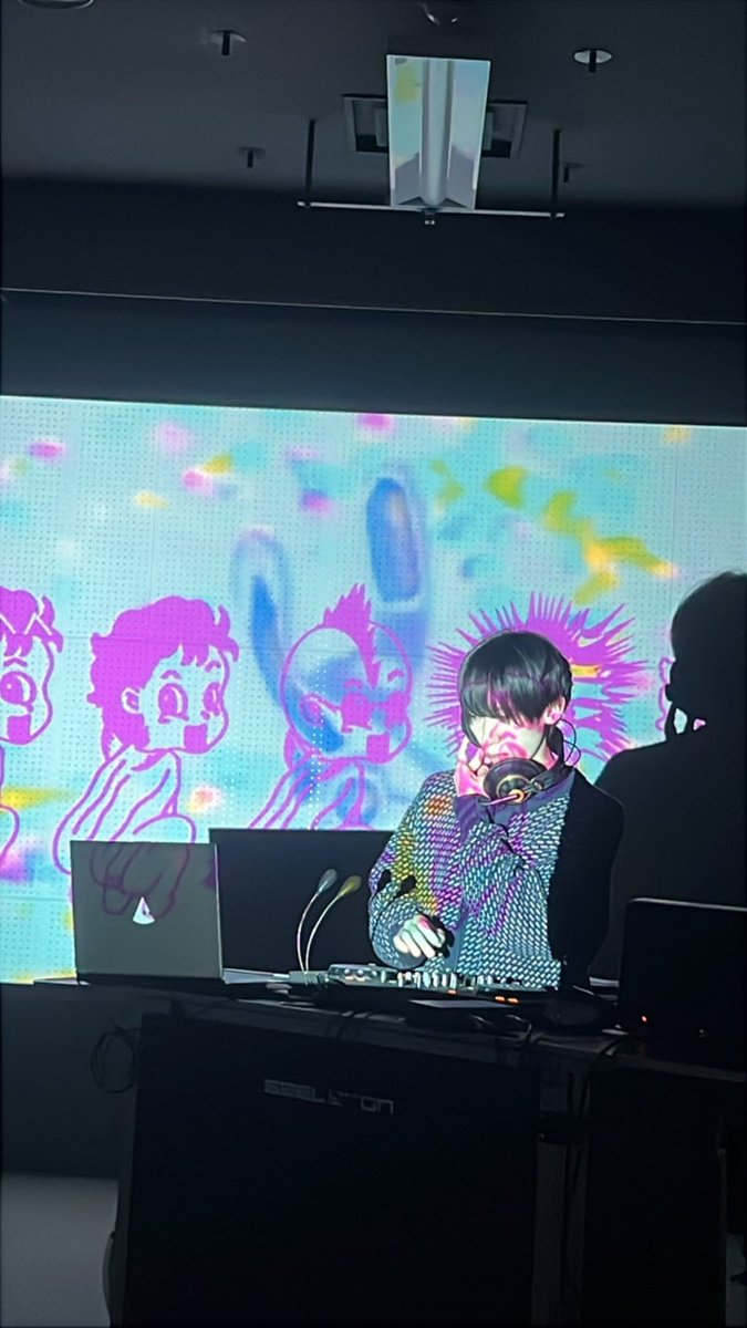RYOzo_0928's tweet image. 【初VJ出演のお知らせ】
お疲れ様です！
5/9(土)、札幌市立大学主催イベント「BEEF &amp;amp; CHICKEN」にて、「タシマ＋電工」として初のVJを担当します！

サイケデリックな映像とストイックなテクノの化学反応をぜひお楽しみください！！

#VJ
#DJ