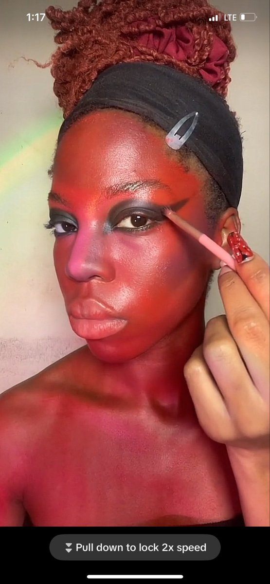 ebekuoluchi's tweet image. Hii,I’m a creative makeup artist 👩‍🎨 I love fun colorful makeup #mutuals #makeupartist  (and I’ll follow back!)❤️
