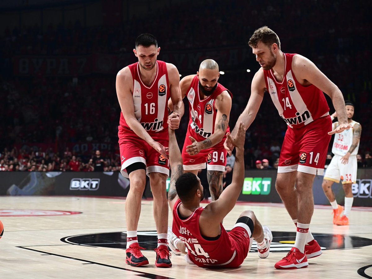 Xristos Ue tweet media