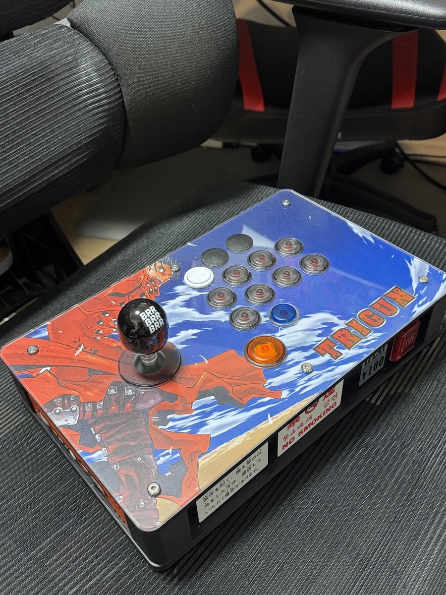 Mossarella_Game's tweet photo. #愛用アケコン晒すとゲーマーがフォローやrtをしてくれるらしい
格ゲー全然関係ない天板やけど許して https://t.co/5IwrmLpj4C