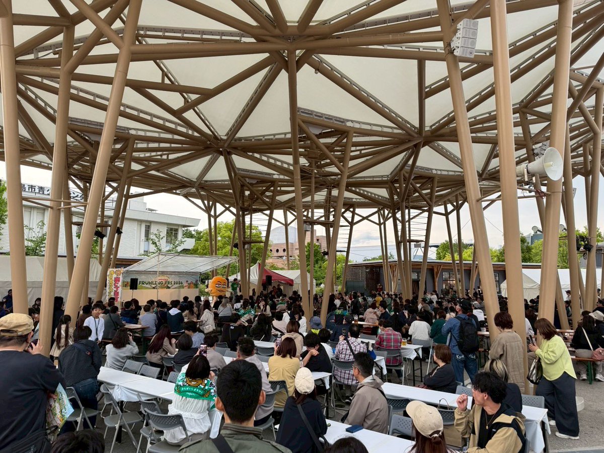 kusano_baran's tweet photo. 5/6（水）まで
ひろしまゲートパークプラザで開催中🍻
「広島フリューリングフェス2026」

本日あげ太くん
1回目のステージが終わりました💬
2回目のステージは18:30〜になります🎤🍗

みんなあげ太くんの写真を
SNSに投稿してね🍗😊📸

#広島テレビ #おしゃべり唐あげあげ太くん https://t.co/PfSnUAzKBR