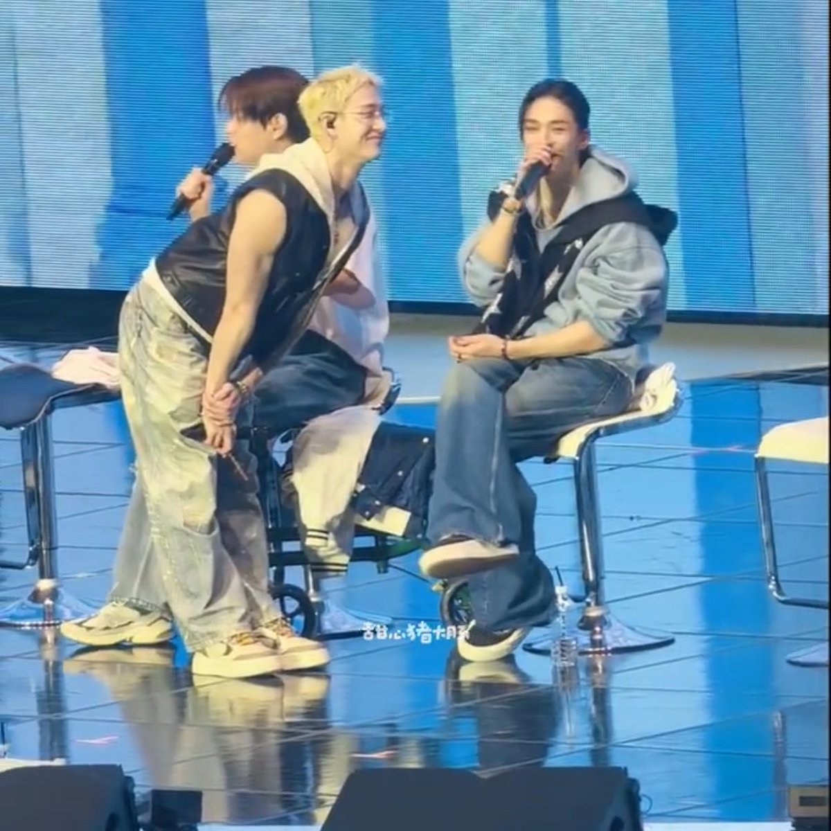 нуна ин зе билдинг tweet media