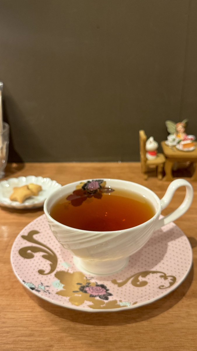 【妖精綺譚】本日初日でございます

美味しいお紅茶をいただきながらほっと一息…☕️

#狐弾亭　#雨花
