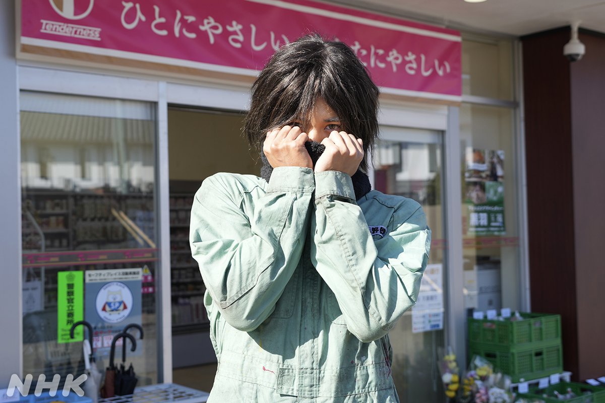 nhk_dramas's tweet photo. ドラマ10【#コンビニ兄弟】🏪👬
第2回5/5 総合・毎週火曜夜10時(全10回)

#中島健人 一人二役挑戦中！

志波二彦🚚🐤
通称ツギ、なんでも野郎。
いつも軽トラで乗りつけ、山盛りの弁当や食料を購入、イートインコーナーで完食！お困りごとの解決や人探しが得意。

第1回配信👇
https://t.co/Dy7xTrie5d https://t.co/TMVpdhpvtb