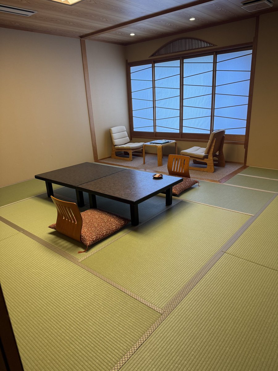 grad_engineer's tweet photo. 本日のお宿、六峰館。
ここでゆっくり梅原大吾vsMenaRD観戦する。
日々仕事頑張って良かったな〜😭 https://t.co/UdgU7m4moi