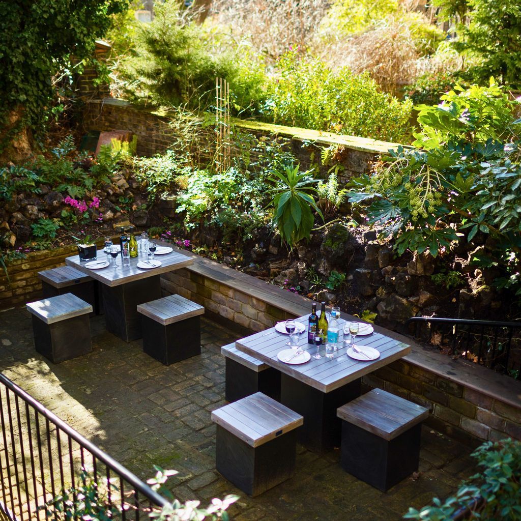 DeMorganHouse's tweet photo. Summer is on it's way (albeit slowly this year), and our garden space is the perfect addition for meetings! @SqareMeal agrees which is why we're featured in their latest blog post 🌿

📩 roombookings@lms.ac.uk
📞 0200 927 0800 https://t.co/9l6IzTDd5O