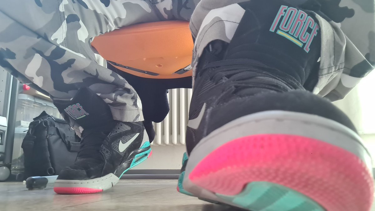 Wolfstone18's tweet image. Today feels like a Nike day.
#nike #aircommandforce
You wanna get closer to them? 
Just do it
😏