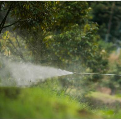 hub_observateur's tweet photo. @RDoublier @franceinter Pour France Inter désinformer est un métier...nos pulvérisateurs sont plus précis que vos "jardiniers" avec tonneau à dos...mais ce jardinier avait il le droit d'utiliser du glyphosate ? surtout en étant pas formé...sinon il y a ces outils + adaptés au jardinage 😉 https://t.co/cNaWpZycWW