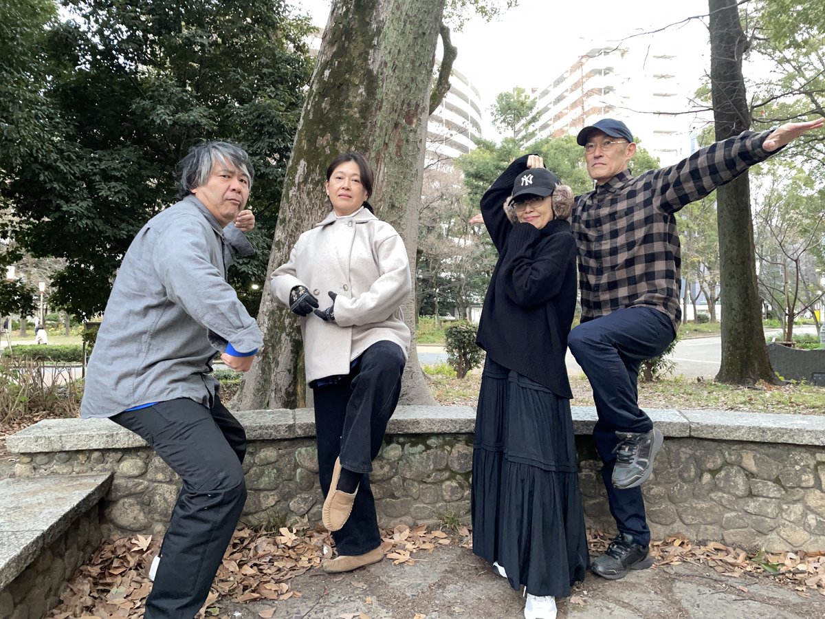 Lindentraum - リンデントラウム
（これはアー写じゃなかったかな…）

- 5/4  扇町 para-dice 17:30～ライブします。お近くの方はどうぞ～ para-dice.net

- 5/5 0時 2nd Mini Album "FEBRUARY BLUE" リリースです。どうぞ～ youtu.be/lVpt1uCprD0?si…
