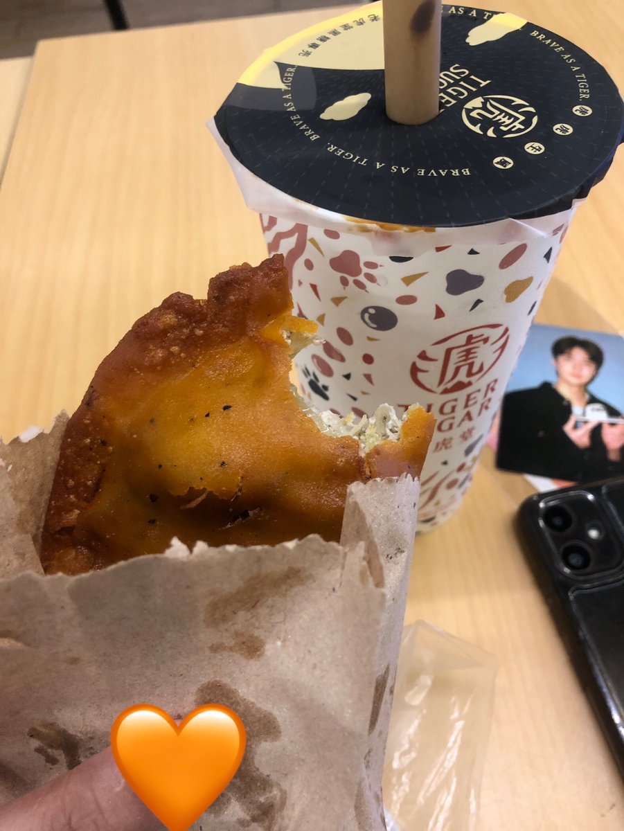 icecandyy88's tweet photo. HAPPIEST BIRTHDAY OH SEHUN! MAHAL KA NAMIN 🧡
@ohsehunph412_ @EXOPhils thankz!
nainggit ako sa empanada mo @ceeehun 🤤😂
📍SM North Tiger Sugar
#HappySehunDay
#DearestSehunDay
#OSHDAY https://t.co/t5uxPwBAJW