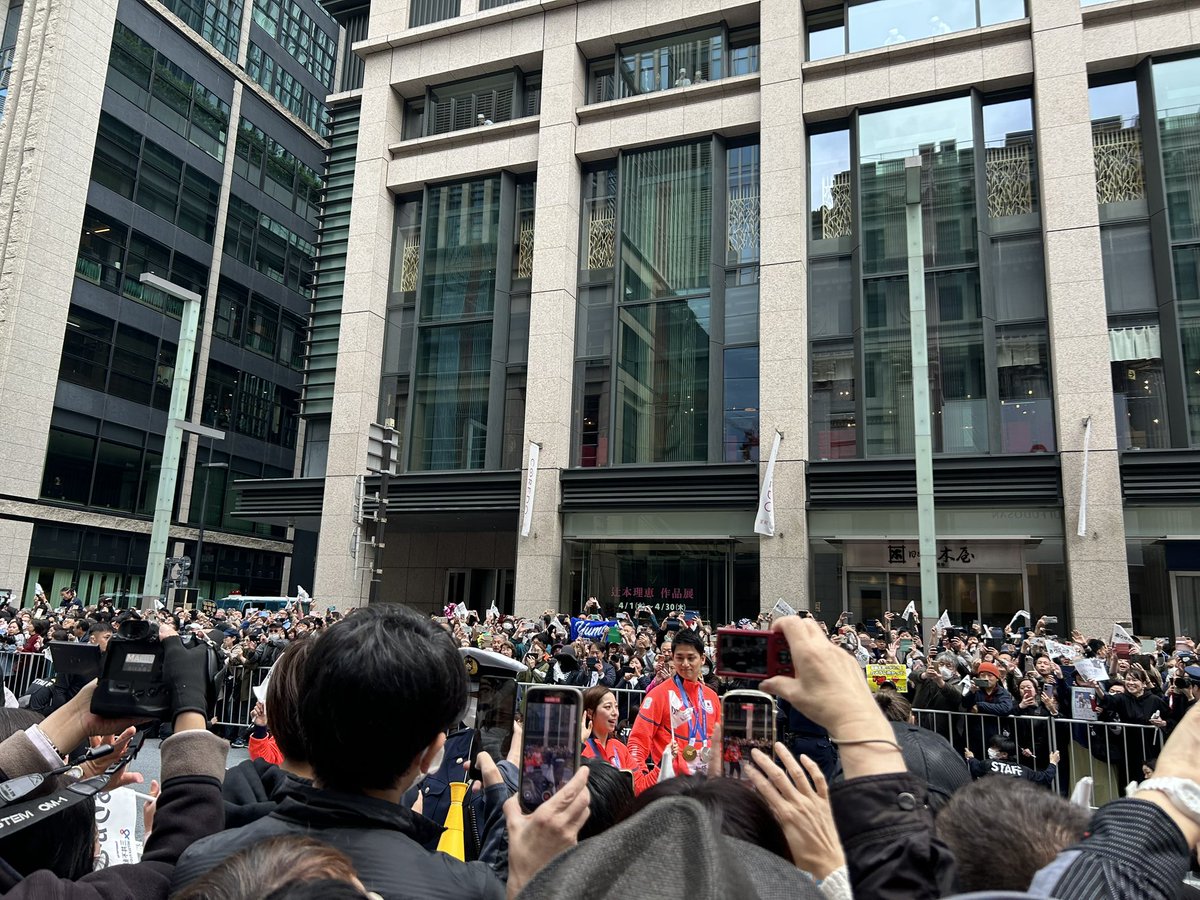 vinawalker's tweet image. On April 25th, I watched the Milan-Cortina 2026 Winter Olympics and Paralympics TEAM JAPAN support appreciation parade!

4月25日、ミラノ・コルティナ2026冬季オリンピック・パラリンピックTEAM JAPAN応援感謝パレードを観覧！

#Olympics 
#Paralympics 
#TeamJapan 
#Parade