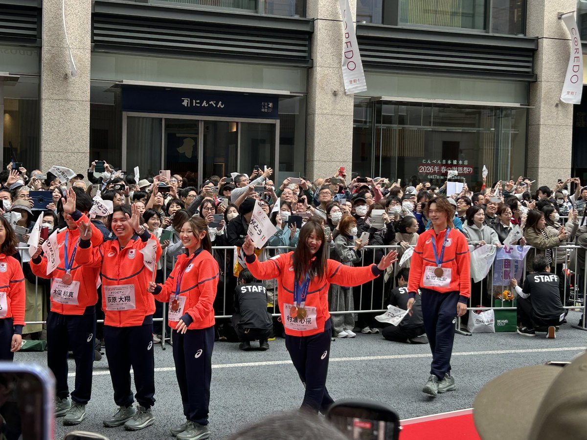 vinawalker's tweet image. On April 25th, I watched the Milan-Cortina 2026 Winter Olympics and Paralympics TEAM JAPAN support appreciation parade!

4月25日、ミラノ・コルティナ2026冬季オリンピック・パラリンピックTEAM JAPAN応援感謝パレードを観覧！

#Olympics 
#Paralympics 
#TeamJapan 
#Parade