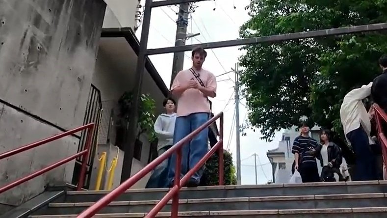 rafsviews's tweet photo. @barcagameryt perrisimo que fueran a las escaleras de Your Name y donde el Godzilla. ¡Tienen que regresar pronto! 🙊 https://t.co/s8CNCrJIMA
