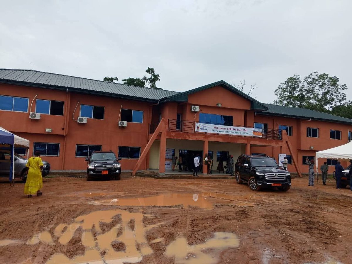 TheCameroonianZ's tweet image. Nouvel Hôtel de Ville à Ebebda.

#Cameroon @MINDDEVEL1 @FEICOM1
