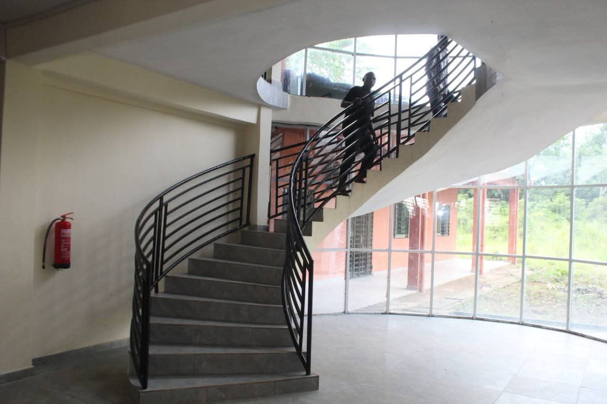 TheCameroonianZ's tweet image. Nouvel Hôtel de Ville à Ebebda.

#Cameroon @MINDDEVEL1 @FEICOM1