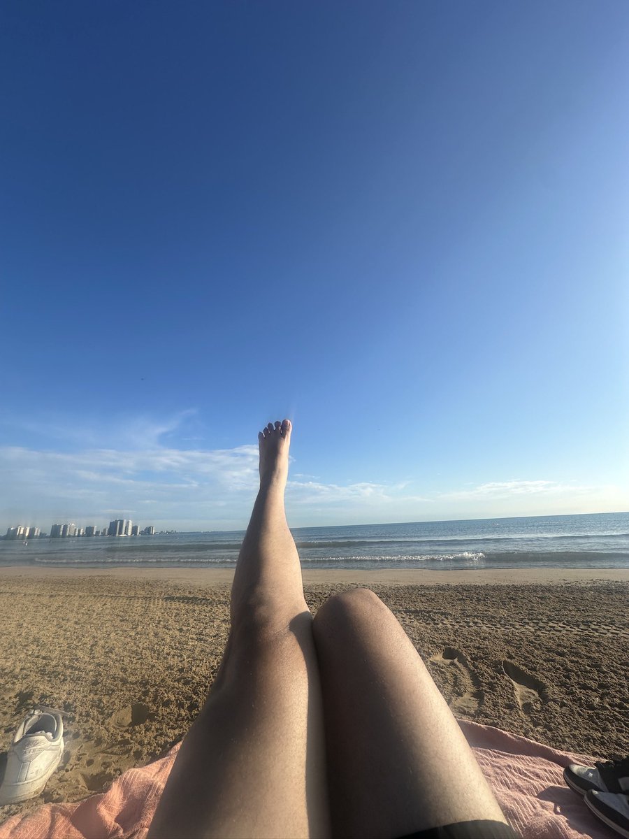 DiegoMFeet's tweet photo. Beach days are the best to let the toes breathe🥰 
#feet #feetfetısh #footfetısh #foot https://t.co/033DROkgmT